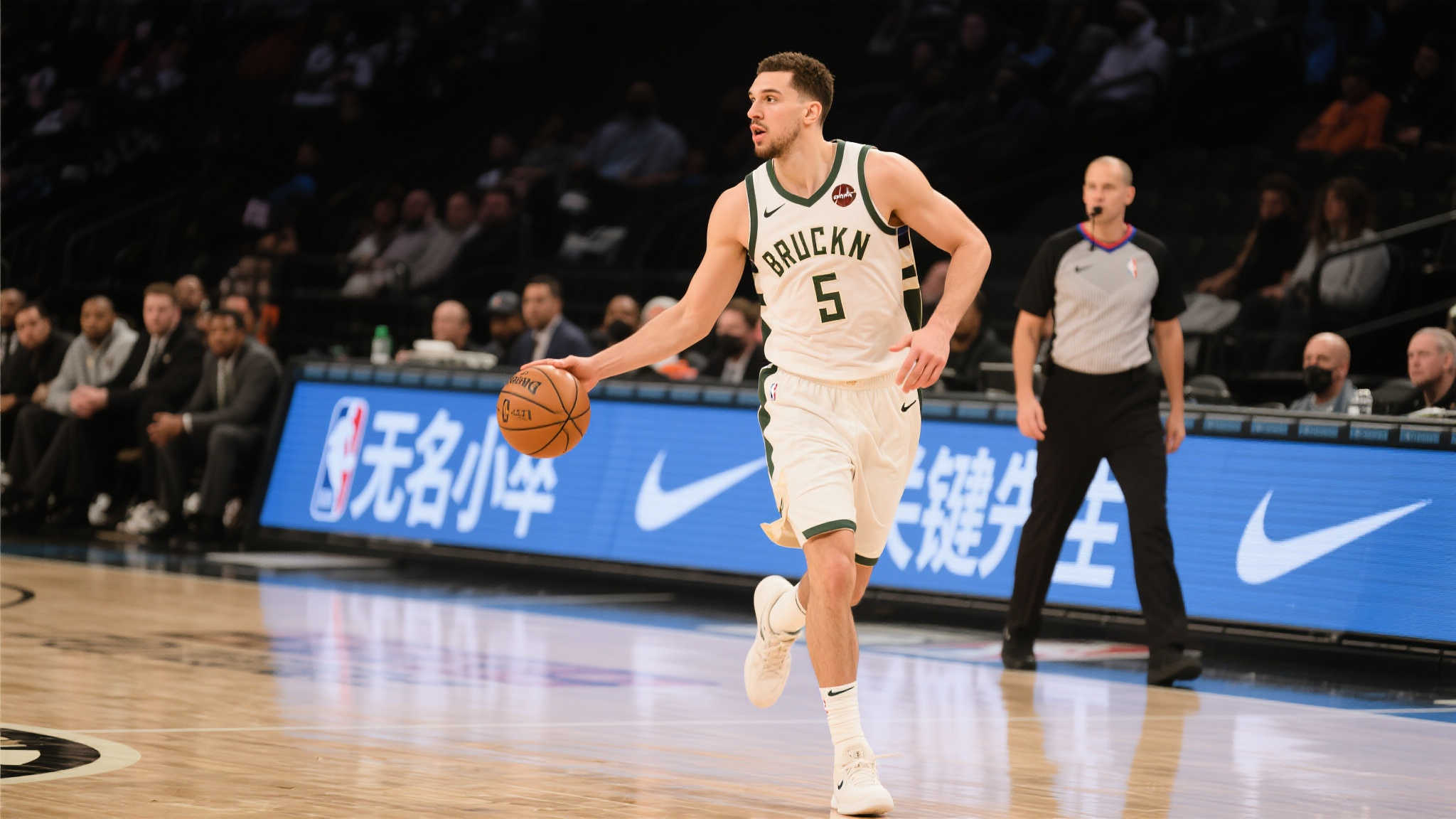 低调发力！布劳恩砍下12分，暂居全场得分王！